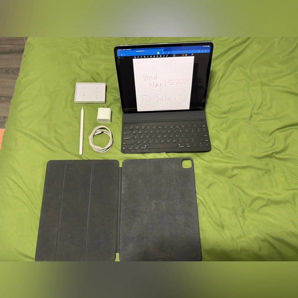 iPad Pro 12.9 (4th Generation) Bundle